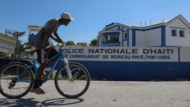 Gangs launch large-scale attack in Haiti’s central region as hundreds flee gunfire and burning homes