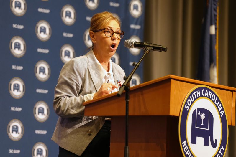 Hong and Crowley locked in tight Wisconsin governor primary as mail votes from Milwaukee remain uncounted; early votes for dropped-out candidates could sway outcome