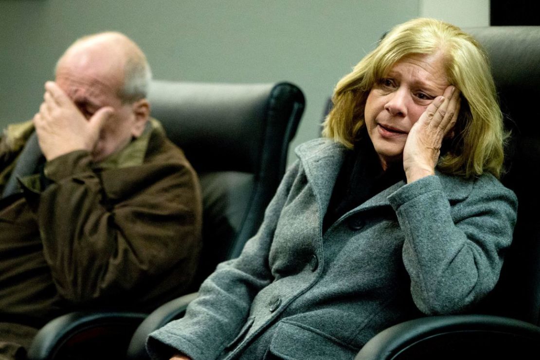 Marge y Richard Petrone Sr., vistos aquí en 2015, dicen que la pérdida de su único hijo les cambió la vida para siempre.