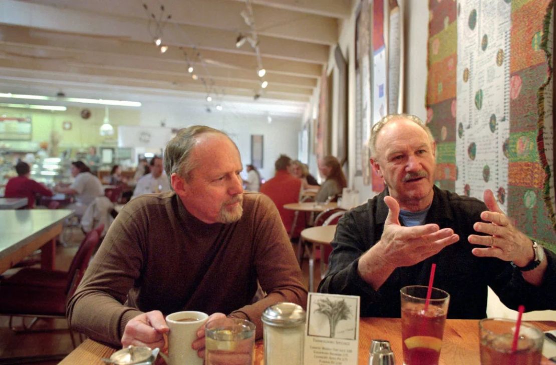 Gene Hackman, a la derecha, y su amigo de mucho tiempo, Daniel Lenihan, fotografiados en Santa Fe, Nuevo México en 1999.
