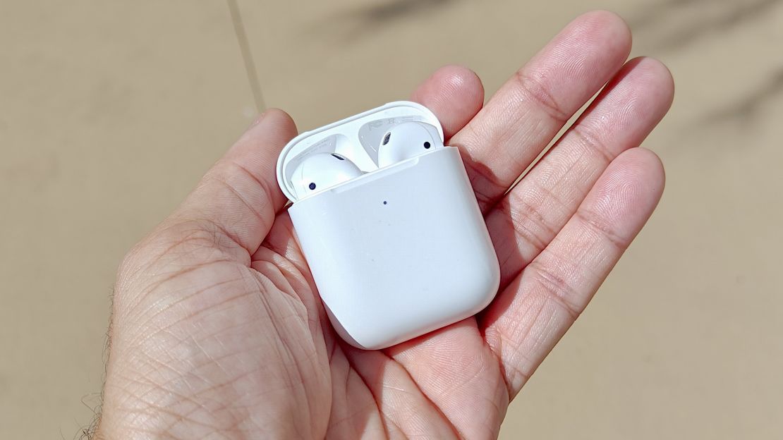 Apple-AirPods-2-1-cnn.jpg