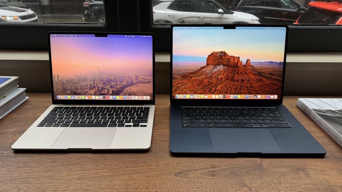 The 13-inch MacBook Air (L) in Starlight next to the 15-inch MacBook Air (R) in Midnight.