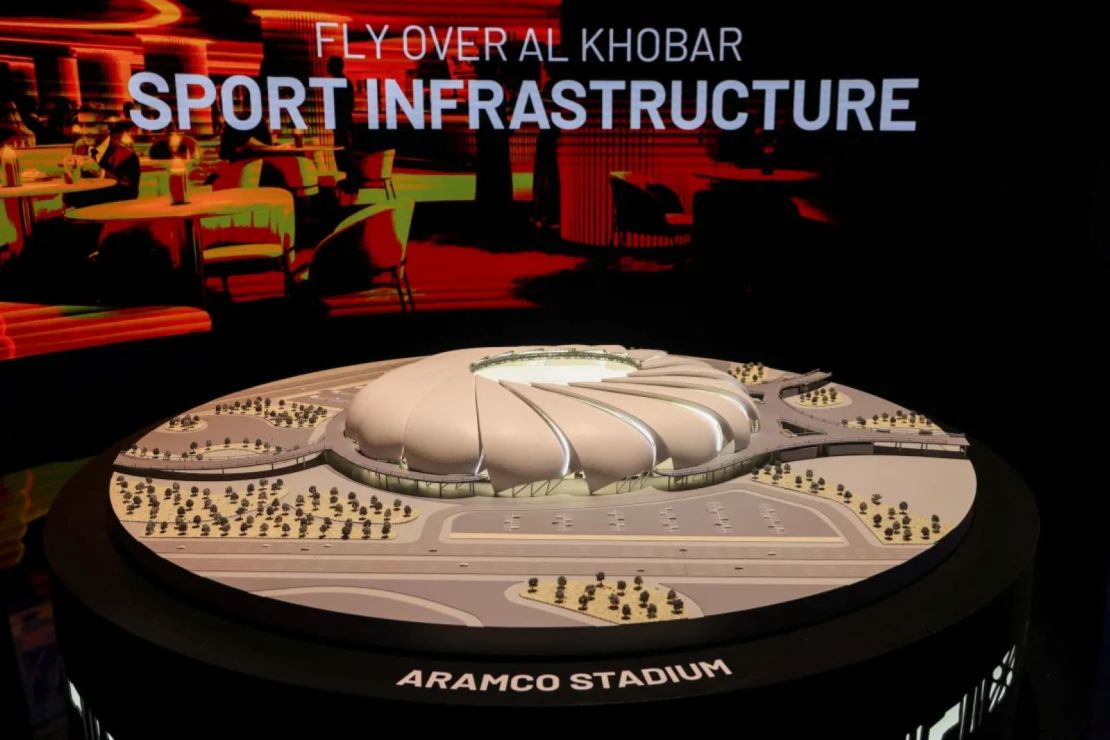 Ilustración artística del Estadio Aramco, durante una visita para medios a la exposición de la candidatura de Arabia Saudita para la Copa Mundial de Fútbol de la FIFA 2034 en Riad.