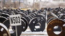 Bobinas de acero en la planta de producción de acero de ArcelorMittal Dofasco en Hamilton, Ontario, el lunes 10 de febrero de 2025.