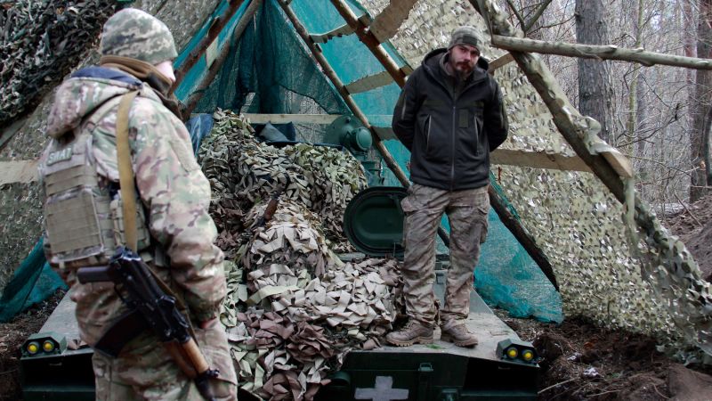 Докато Конгресът на САЩ спира с помощта, украински войници се отправят към фронтовата линия, знаейки, че нямат достатъчно боеприпаси