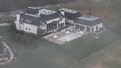 Vista aérea de la casa del mariscal de campo de los Cincinnati Bengals, Joe Burrow, en Anderson Township, Ohio, en diciembre.