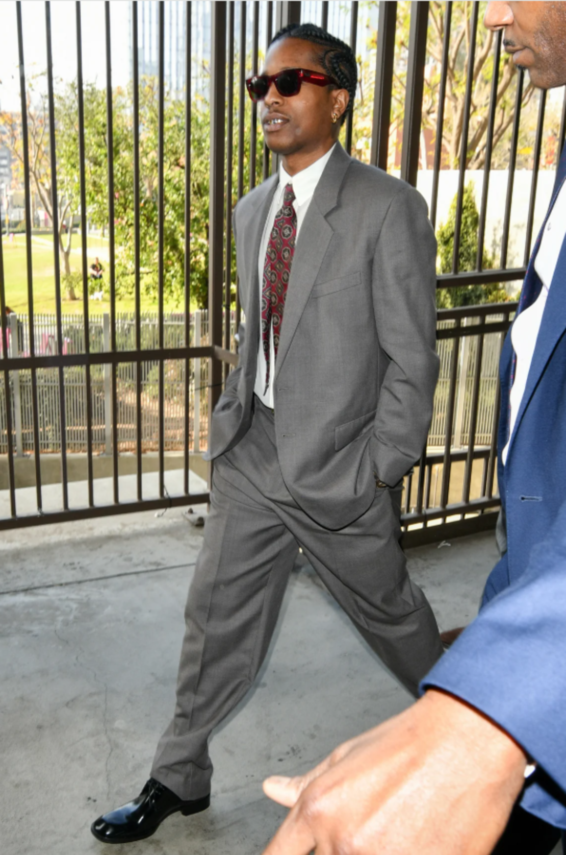 The brand sent several bursts to the media announcing Rocky's look while the trial was celebrated.
