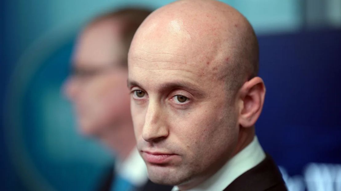 El vicesecretario General de la Casa Blanca, Stephen Miller, asiste a una rueda de prensa en la Casa Blanca el 20 de febrero en Washington.