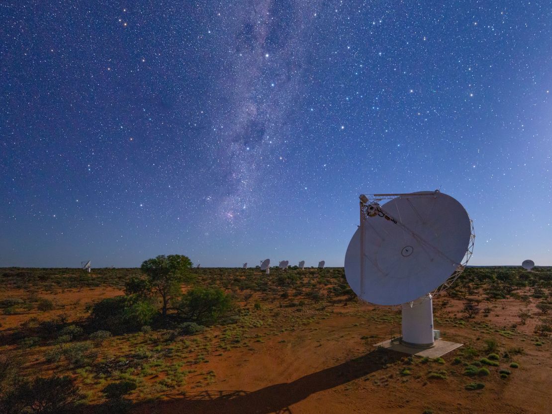 تلسكوب راديو Askap Csiro في بلد Yamaji في أستراليا. 