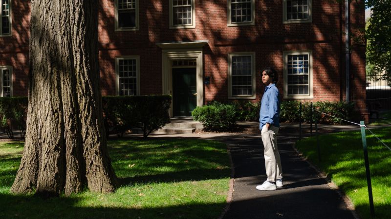 Вижте всички теми Връзка копирана Следвайте Връщането на ученици обаче