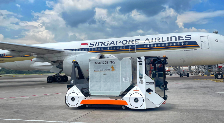 An Aurrigo Auto-DollyTug at Changi Airport, Singapore.