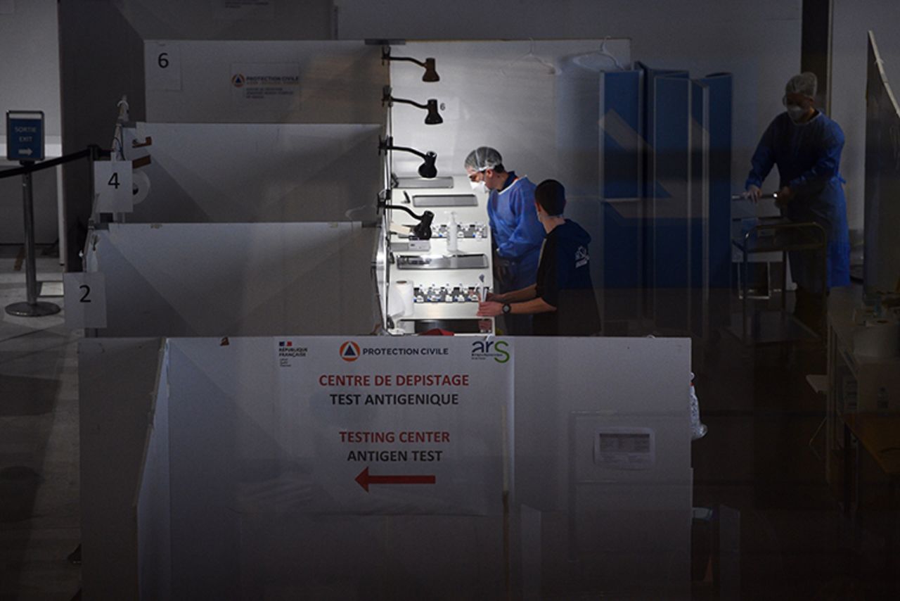 Health workers wait for travelers at a Covid-19 testing center in the immigration area of Roissy Charles-de-Gaulle international airport, on February 1, 2021 after new Covid-19 border restrictions came into effect. 