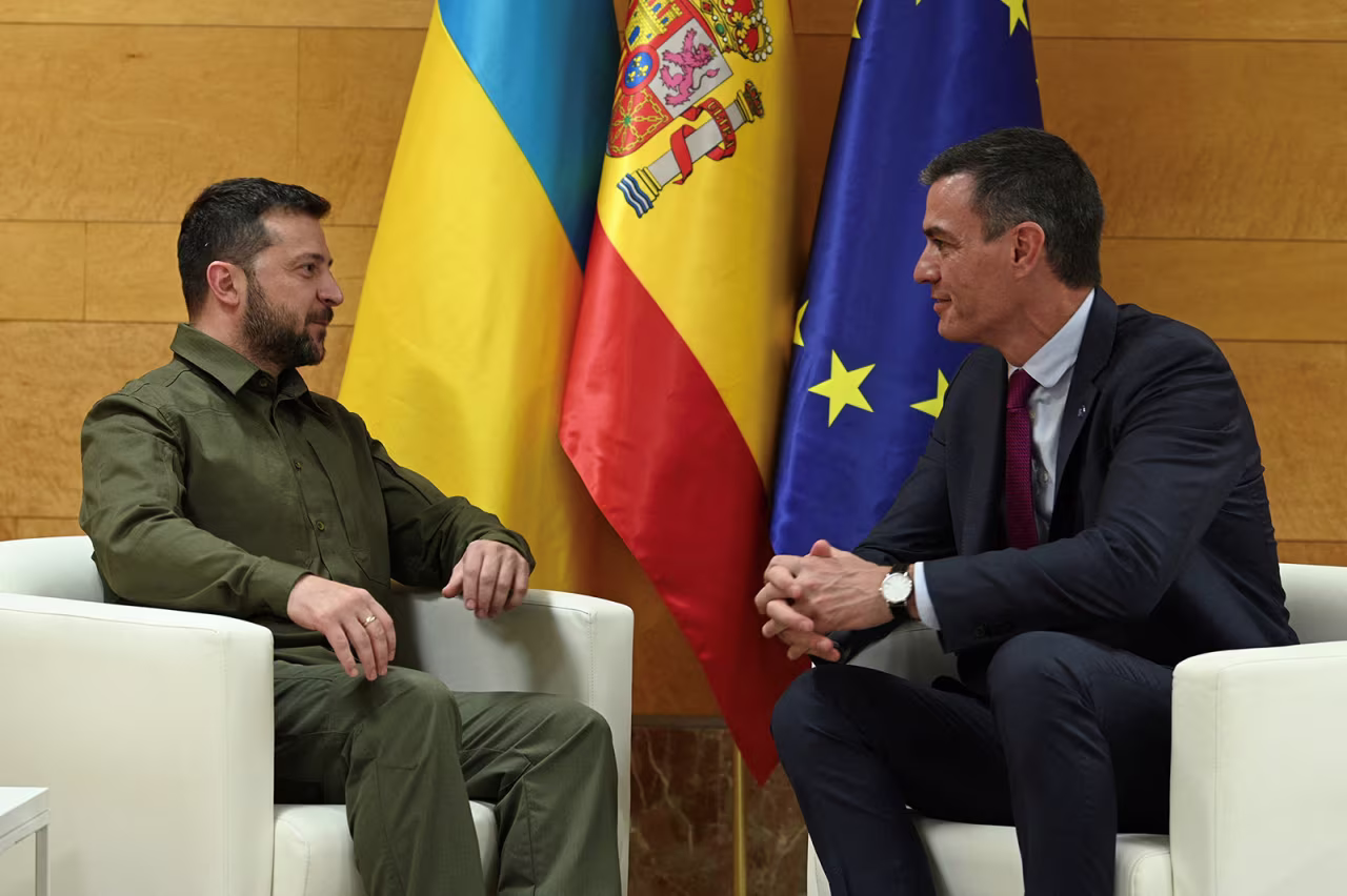 Spanish Prime Minister Pedro Sanchez speaks with Ukraine's President Volodymyr Zelensky at the European Political Community Summit in Granada, Spain, on October 5.