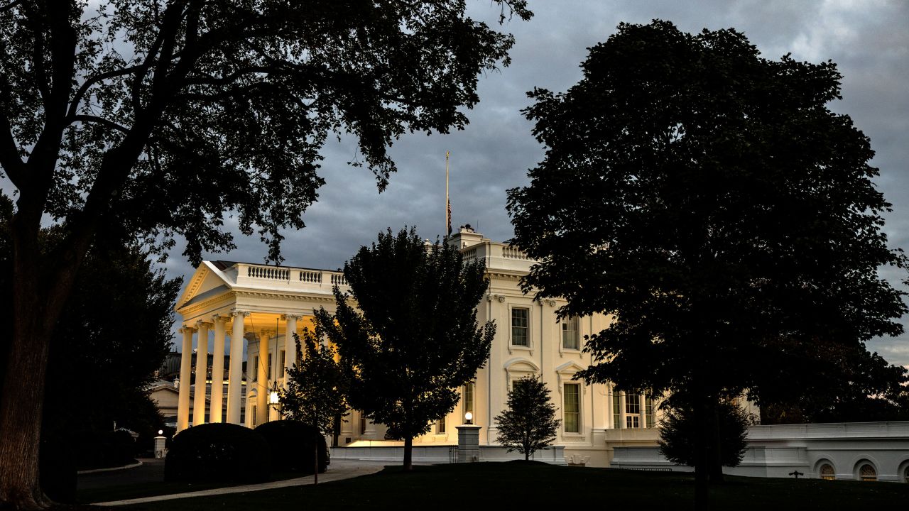 The White House is seen at dusk on September 30 in Washington, DC.