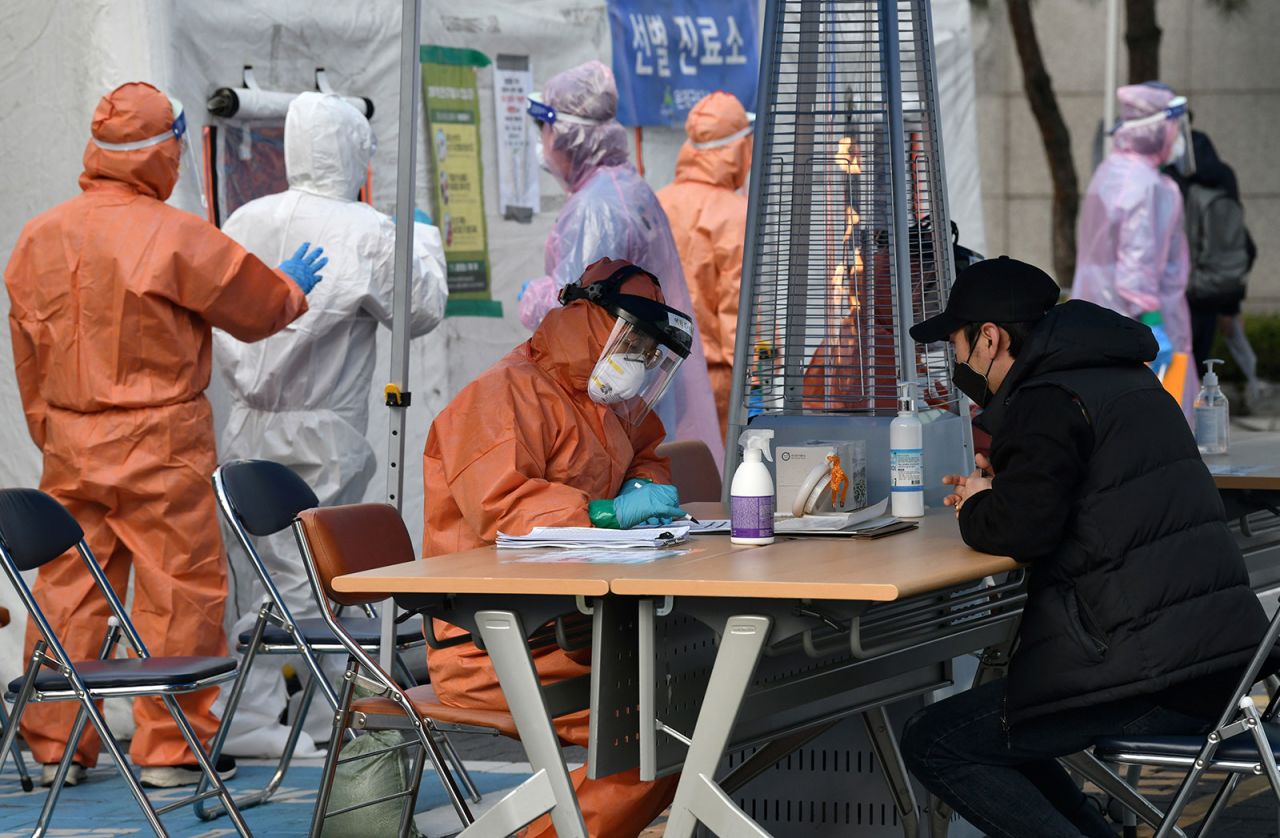 A medical staff member talks with a man with suspected symptoms of the COVID-19 coronavirus at a testing facility in Seoul on March 4.