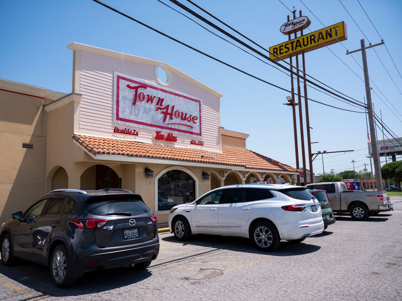 Town House restaurant is less than 3 miles from Robb Elementary School. 