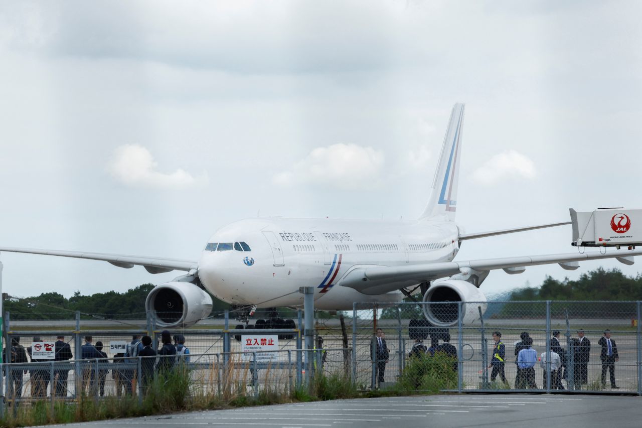 A French government plane carrying Ukrainian President Volodymyr?Zelensky?arrives at Hiroshima airport for his attendance to the G7 leaders' summit on Saturday.