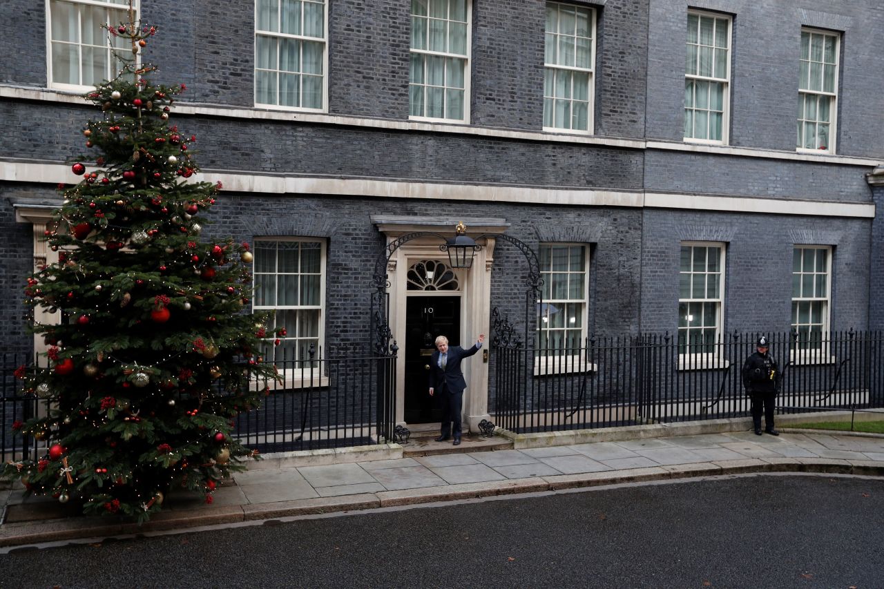 Boris Johnson enters Downing Street