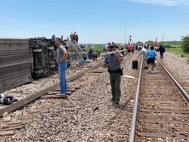 Live Updates: Amtrak Train Derails In Missouri | CNN