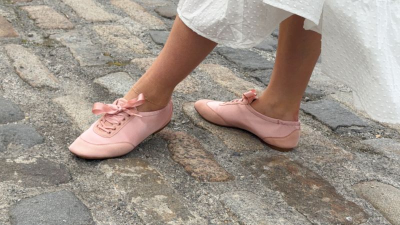 【WONDER WONDER】Apu Balletcore Flat Strap Leather Sneakers 1928548601.jpg