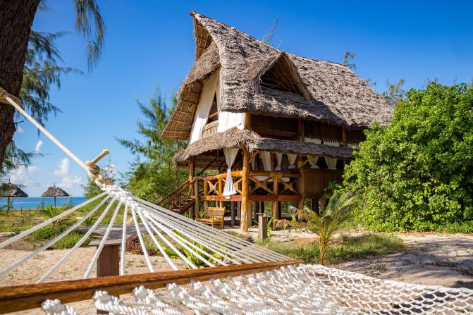 Thanda also features two traditional beach chalets known as “bandas.” They have been designed in a more vernacular style, including thatched roofs and raised on stilts off the ground.