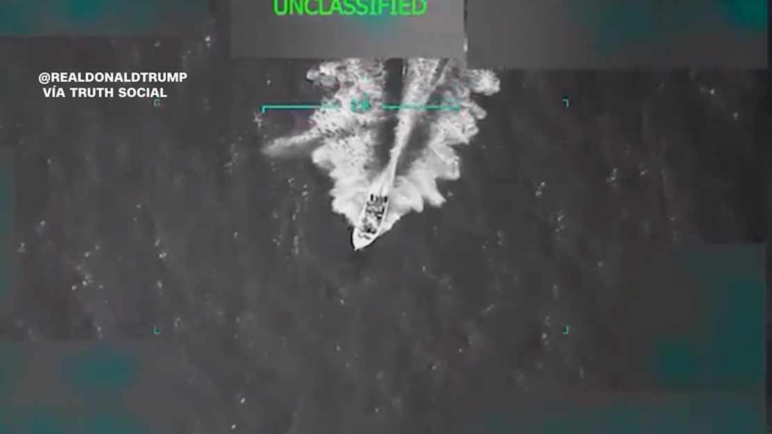 Captura de pantalla del video publicado en la cuenta de Donald Trump en Truth Social del ataque al supuesto barco de drogas en el Caribe.