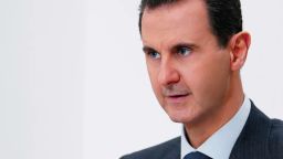 Bashar al-Assad, en el centro, aparece durante la sesión de clausura del congreso del partido gobernante Baath en Damasco, Siria, el 20 de junio de 2000.