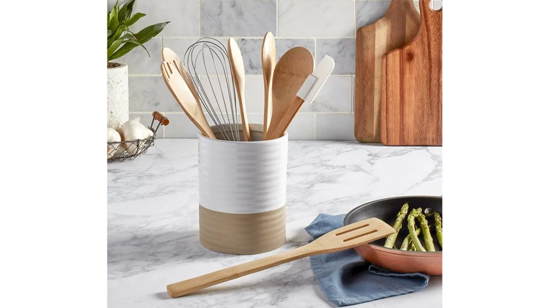 https://media.cnn.com/api/v1/images/stellar/prod/basic-essentials-8-piece-kitchen-utensil-set.jpg?q=w_1110,c_fill