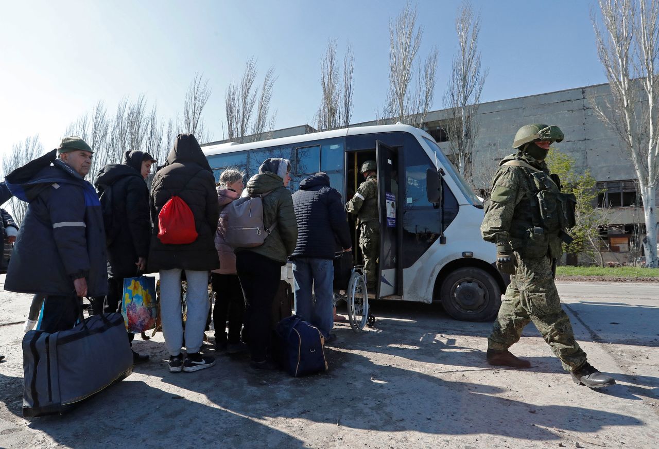 Evacuees board a bus to leave the city of Mariupol on April 20.