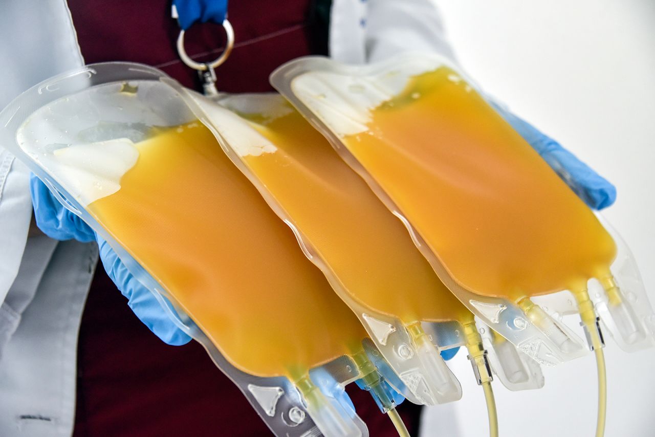 Nurse Lina Acevedo checks the plasma donated by a man who recovered from Covid-19 on August 14 in Bogota, Colombia. 