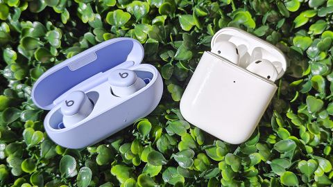 Beats-SoloBuds-Apple-AirPods2-7-cnn.jpg