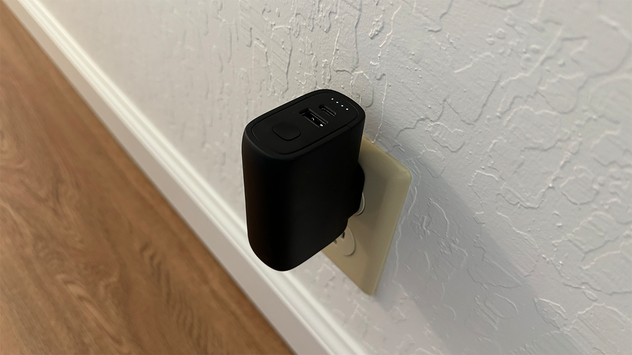 Belkin BoostCharge Hybrid Wall Charger 25W + Power Bank 5K