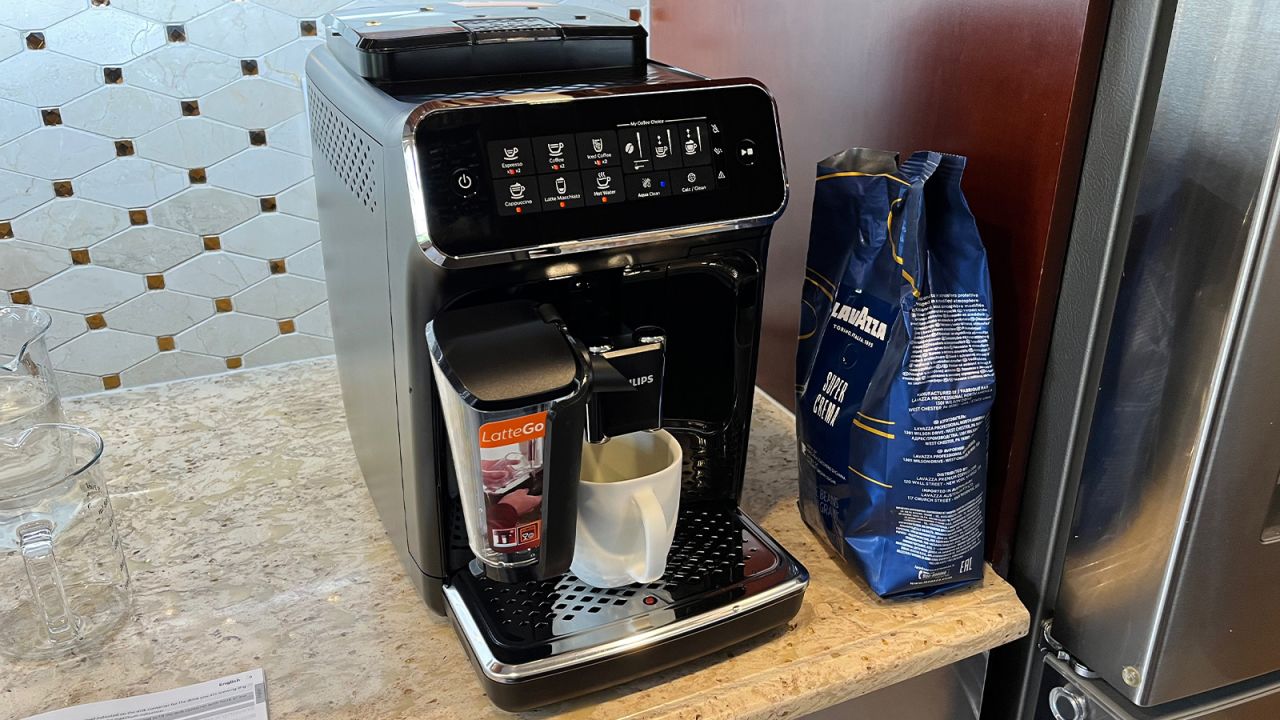 Berk Philips 3200 Series LatteGo with Iced Coffee.jpg