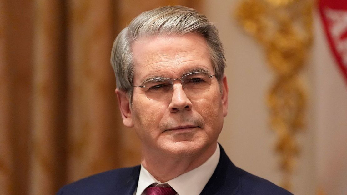 El secretario del Tesoro, Scott Bessent, en la Sala del Gabinete de la Casa Blanca el 17 de octubre. Alex Brandon/AP/Archivo