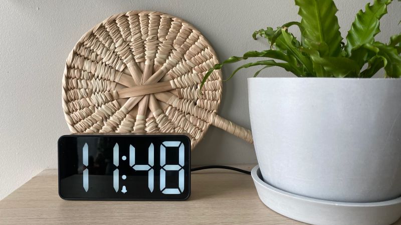 snooze light alarm clock