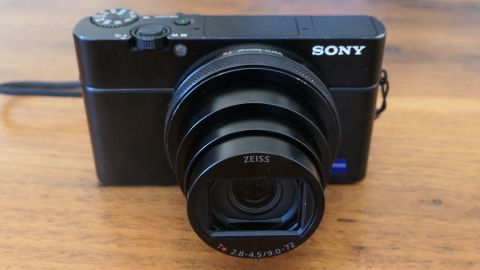 Sony RX100 VII with zoom lens extended