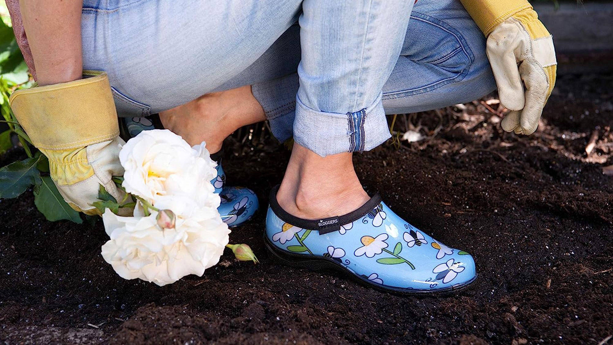 21 Best Gardening Shoes, Hats, Clothes, Accessories