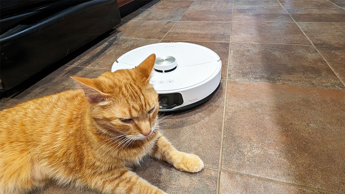 best robot mops_roborock s8 max v ultra robot mop and vacuum_cat_inline_cnnu.jpg