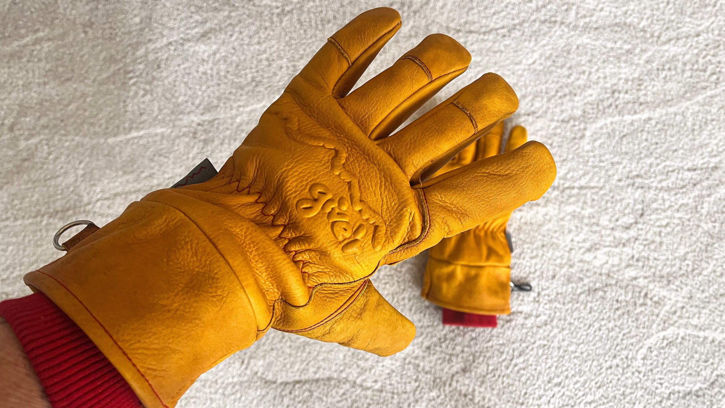 https://media.cnn.com/api/v1/images/stellar/prod/best-ski-gloves-overall-give-r-4-season-gloves.jpeg?c=original