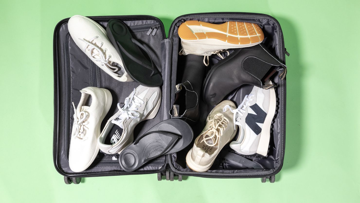 14 Best Shoes for Traveling and Vacations