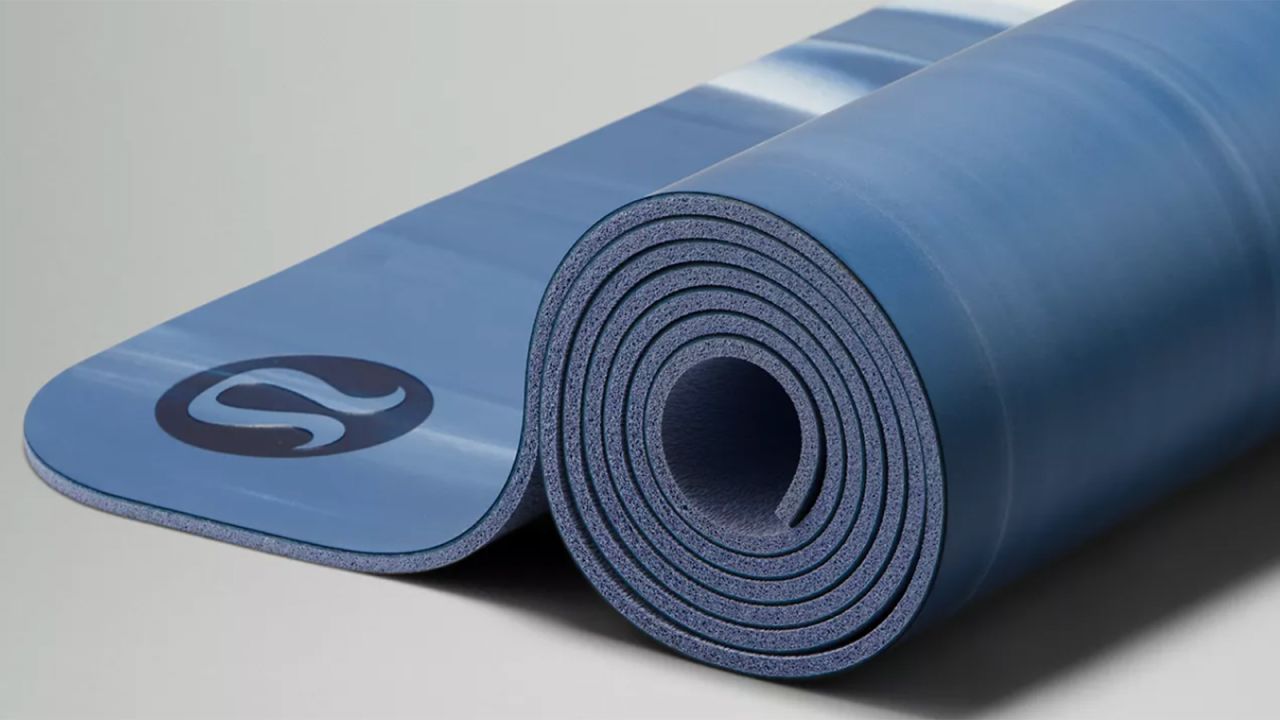 Gaiam Foldable Yoga Mat, Sports Equipment, Other Sports Equipment