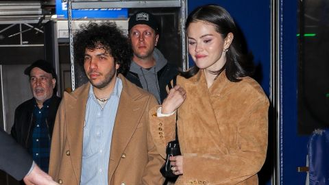 New York, NY  - Selena Gomez and Benny Blanco wear matching coats as they leave after the Knicks game at Madison Square Garden in New York City

Pictured: Selena Gomez, Benny Blanco

BACKGRID USA 8 APRIL 2025 

BYLINE MUST READ: Santi Ramales / BACKGRID

USA: +1 310 798 9111 / usasales@backgrid.com

UK: +44 208 344 2007 / uksales@backgrid.com

*UK Clients - Pictures Containing Children
Please Pixelate Face Prior To Publication*