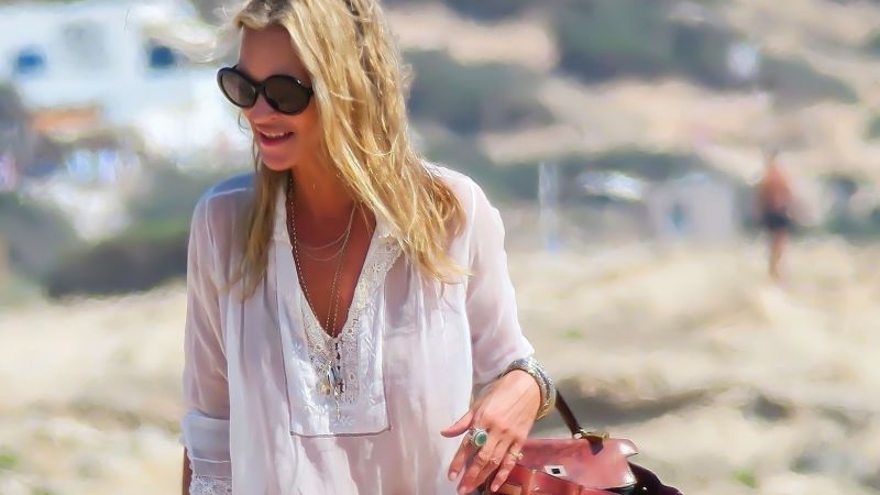 Look of the Week: Kate Moss takes her Hermés bag to the beach Look of the Week: Kate Moss takes her Hermés bag to the beach
