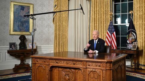El presidente Joe Biden ofrece su discurso de despedida a la nación desde la Oficina Oval de la Casa Blanca en la ciudad de Washington este miércoles.