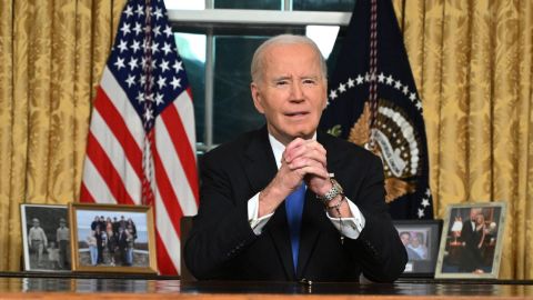 El presidente de EE.UU., Joe Biden, pronuncia su discurso de despedida a la nación desde la Oficina Oval de la Casa Blanca en Washington.