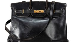 Jane Birkin se inspiró en el diseño del bolso y es famosa por haber usado sus propios Birkin en lugar de mantenerlos impecables.