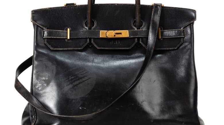Jane Birkin se inspiró en el diseño del bolso y es famosa por haber usado sus propios Birkin en lugar de mantenerlos impecables.