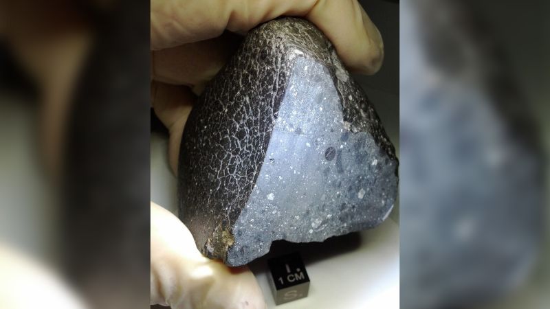 ‘Black Beauty’ meteorite preserves evidence of hot, ancient water on Mars