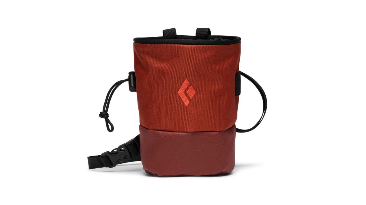 Black Diamond Mojo Zip Chalk Bag product card cnnu.jpg