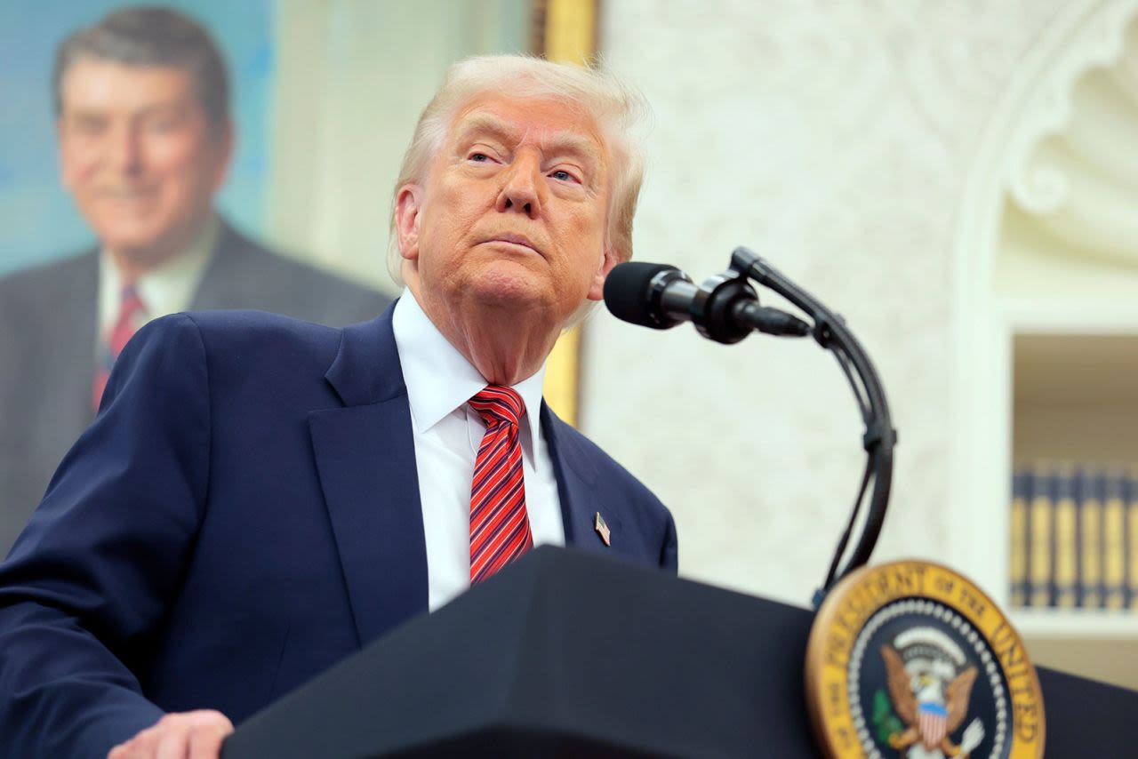 El presidente Donald Trump habla durante una ceremonia en la Oficina Oval de la Casa Blanca el miércoles.